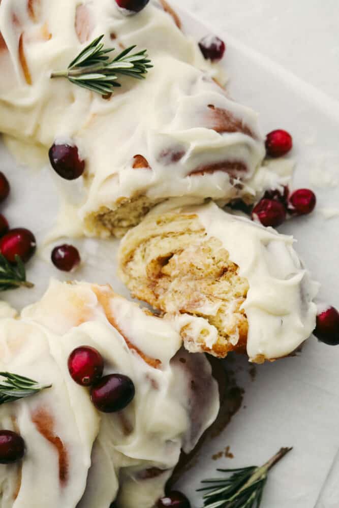 The top view of a cinnamon roll wreath that is sliced. 