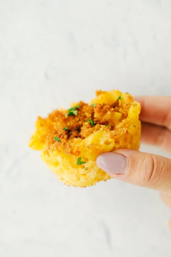 Close up on a mac and cheese muffin.